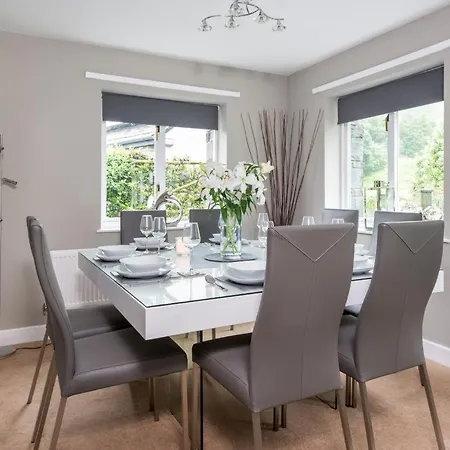 4 Bed In Borrowdale Sz219 *